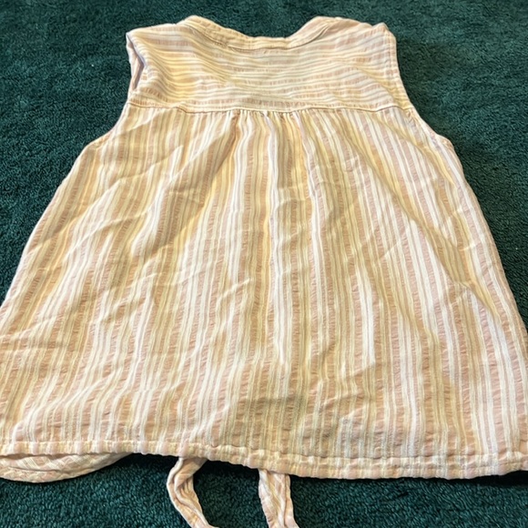 One clothing top - Picture 6 of 6